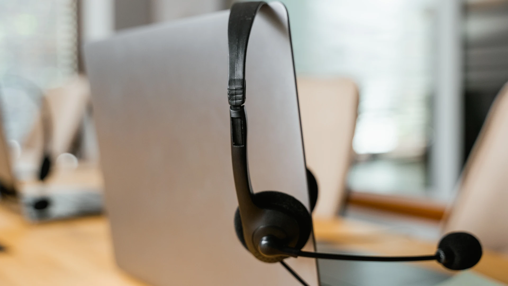 Laptop and headphone in a ISP customer service